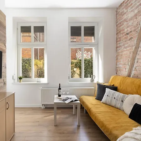 Apartment Elite Stare